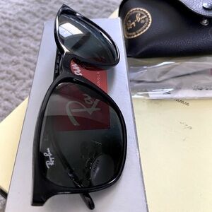 NIB - Ray-Ban sunglasses